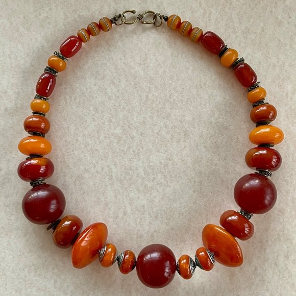 Moroccan Berber. Honey copal & cherry Copal resin beads in different shapes - Picture 7 of 9